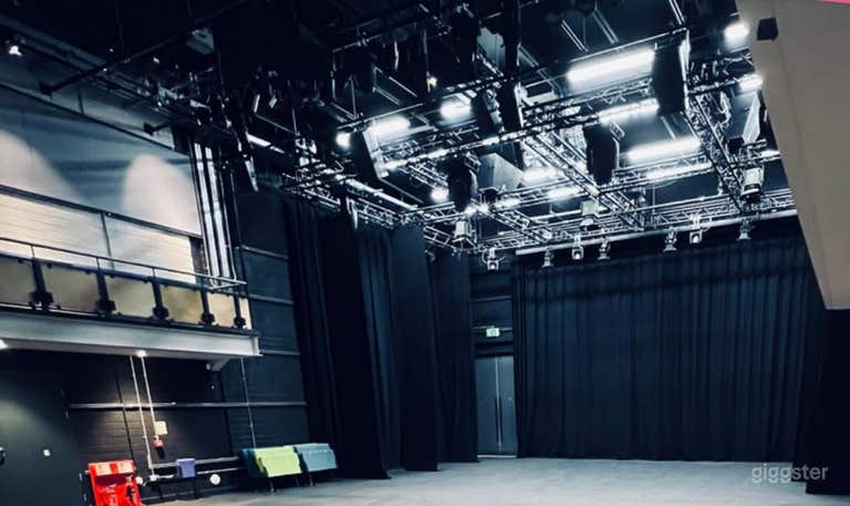  El teatro adecuado para exhibiciones de la industria 