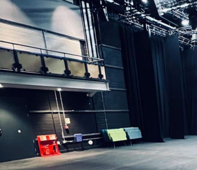  El teatro adecuado para exhibiciones de la industria 