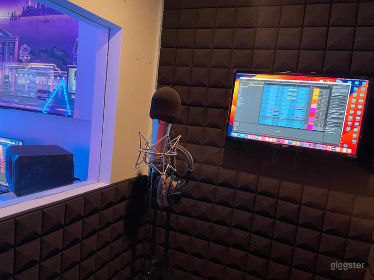  Creative Recording Studio Space 