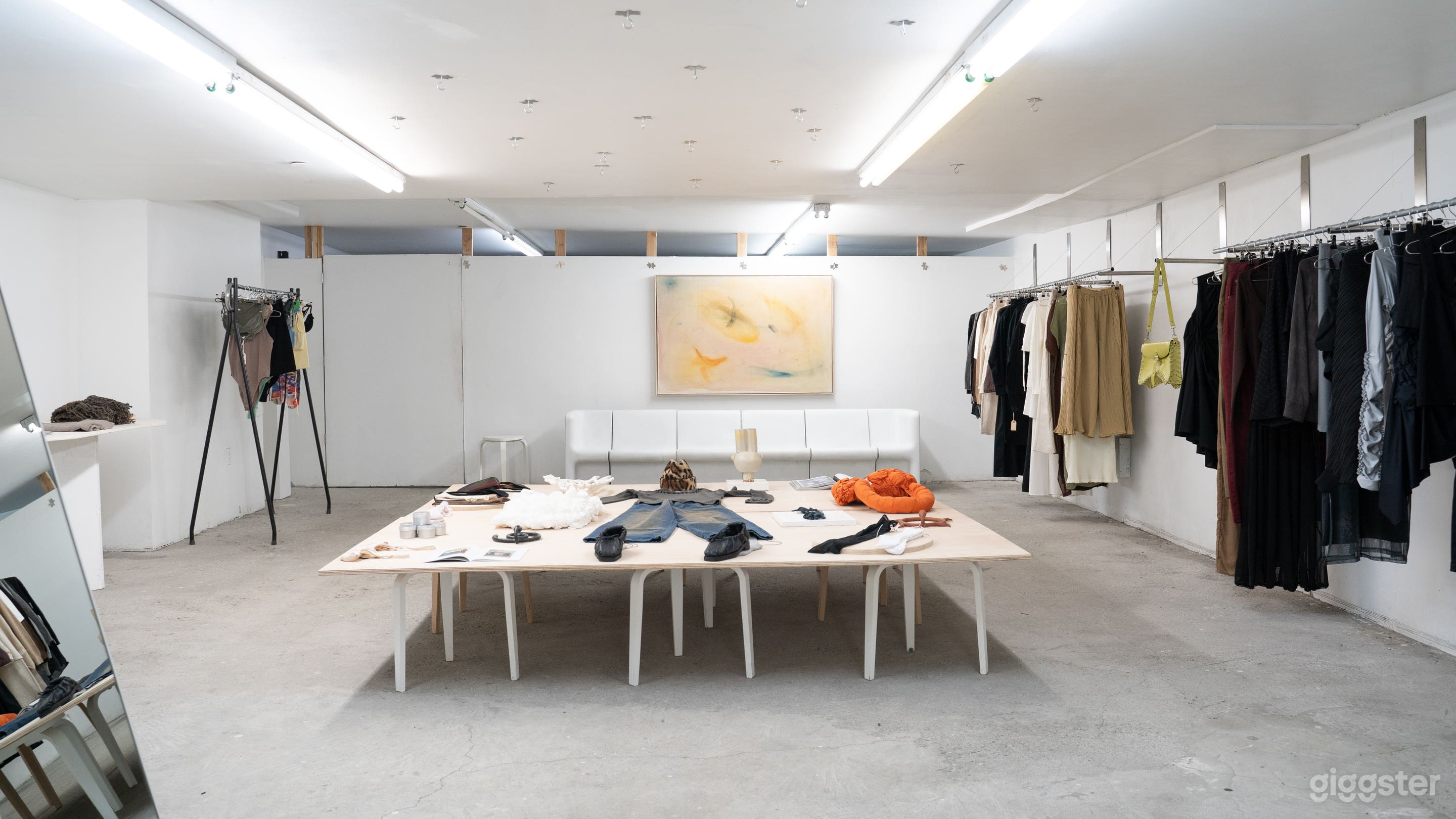 SPACIOUS STOREFRONT FOR POP UPS AND EXHIBITIONS  Photo 4