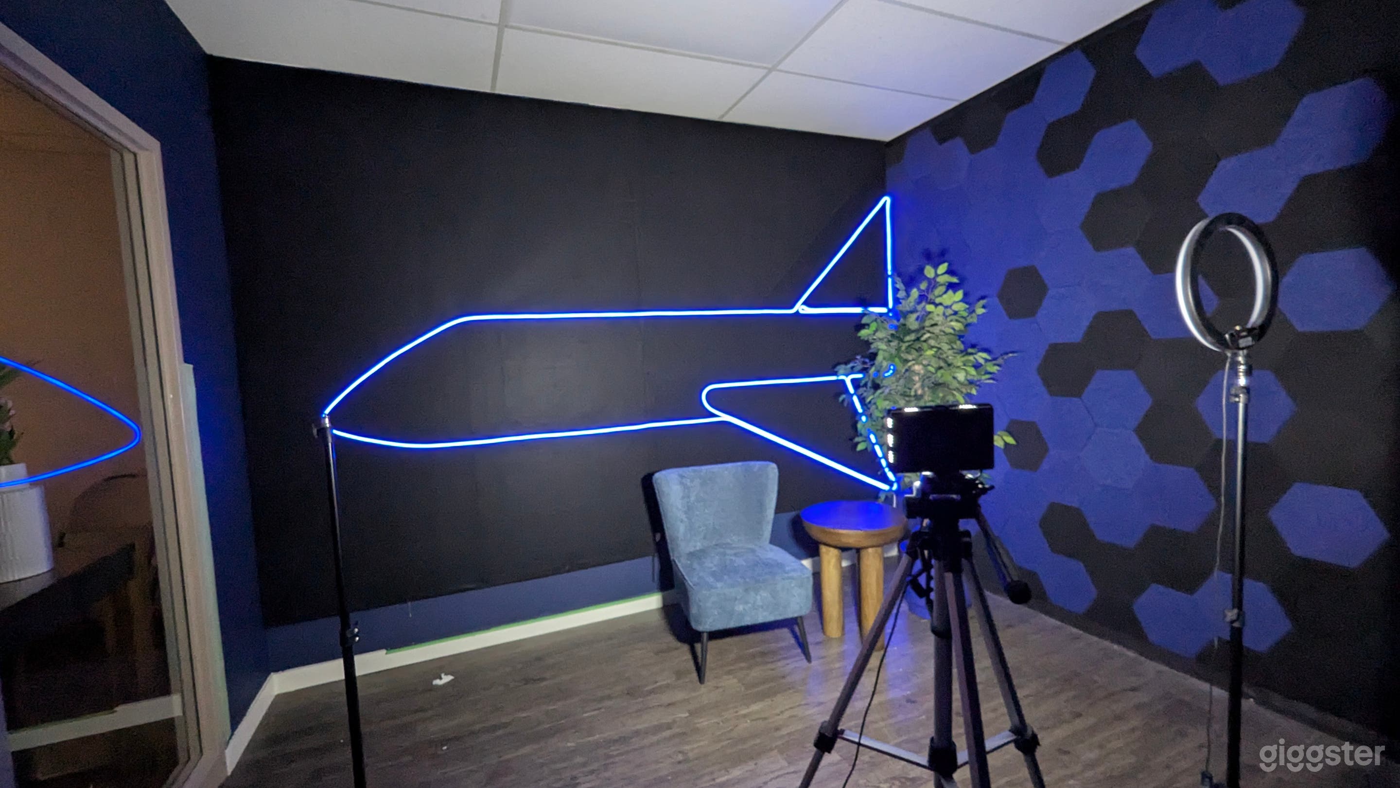 Modern Dark Room Photo 4