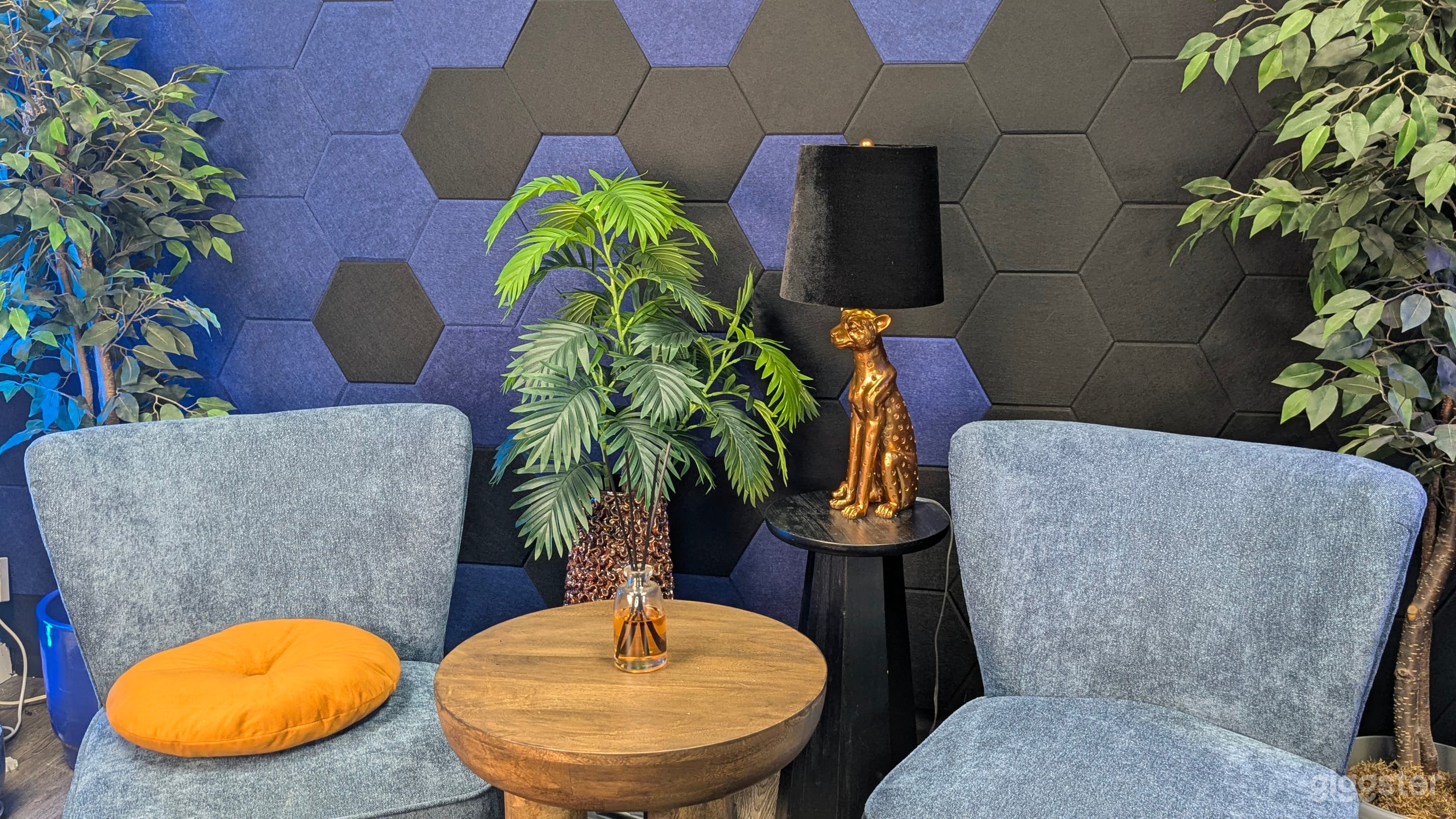 Modern Dark Room Photo 4