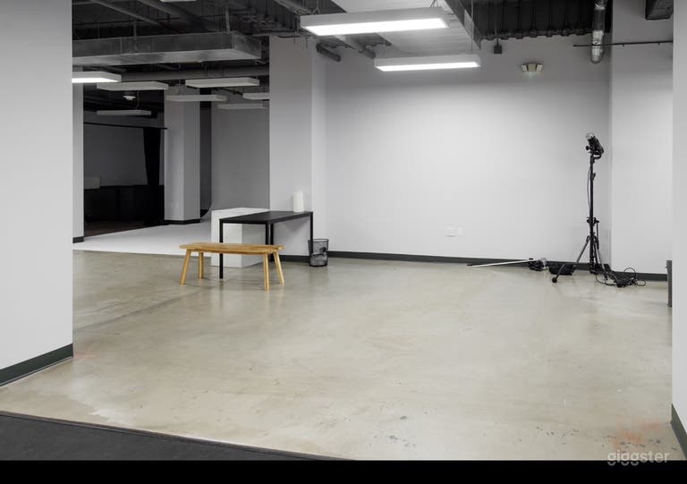  Spacious Downtown Creative Studio w/ Fitness Area 