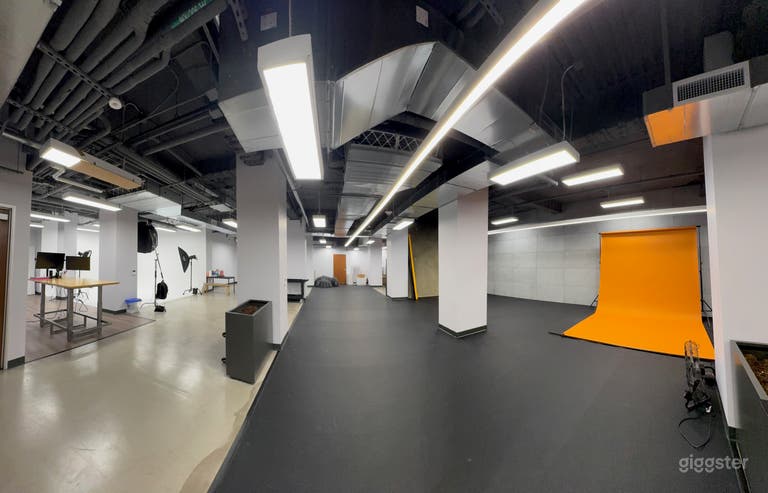  Spacious Downtown Creative Studio w/ Fitness Area 