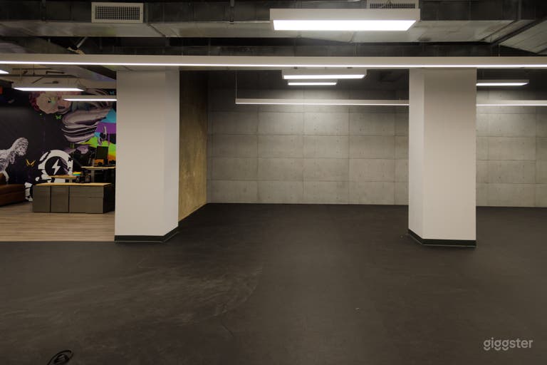  Spacious Downtown Creative Studio w/ Fitness Area 