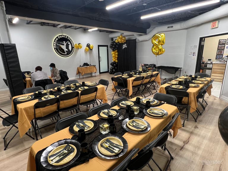  Espacio para eventos espacioso y moderno para reuniones 