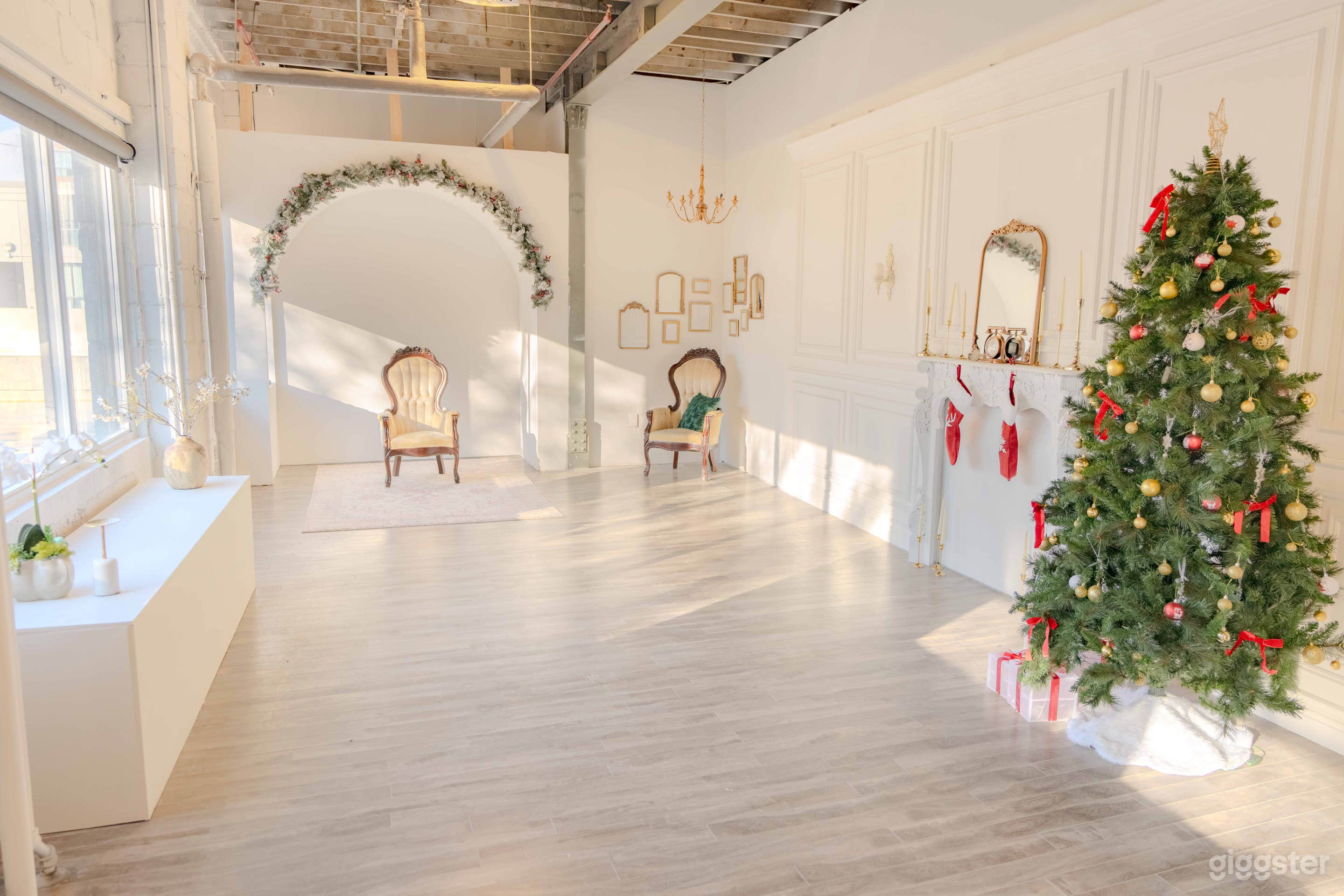 530 sq.ft. Sunset Studio – Flexible & Production-Ready Photo 1