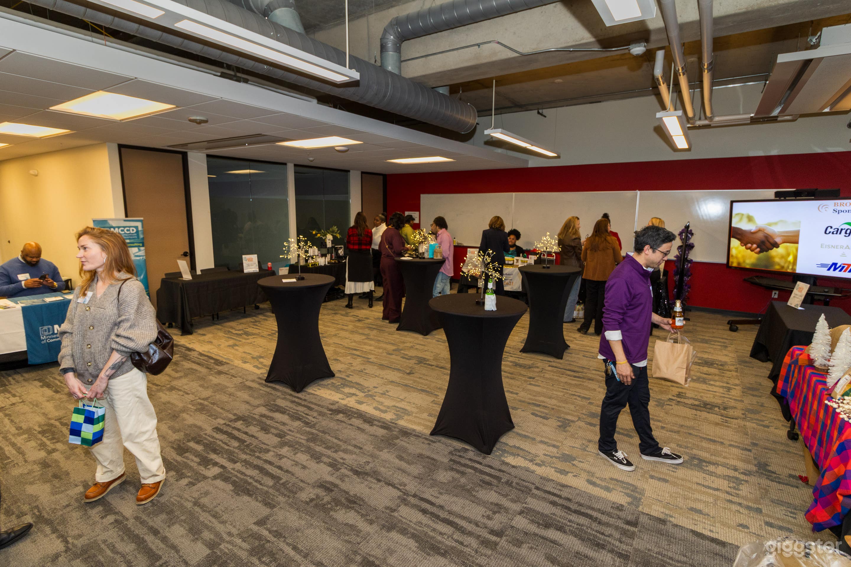 Modern creative event venue /Training Center/Classroom Photo 3