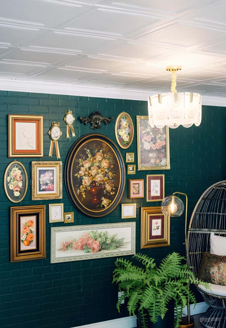  Charming Vintage-Inspired Lounge 