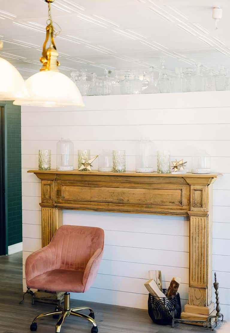  Charming Vintage-Inspired Lounge 