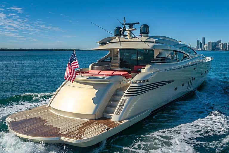 90' PERSHING YACHT 