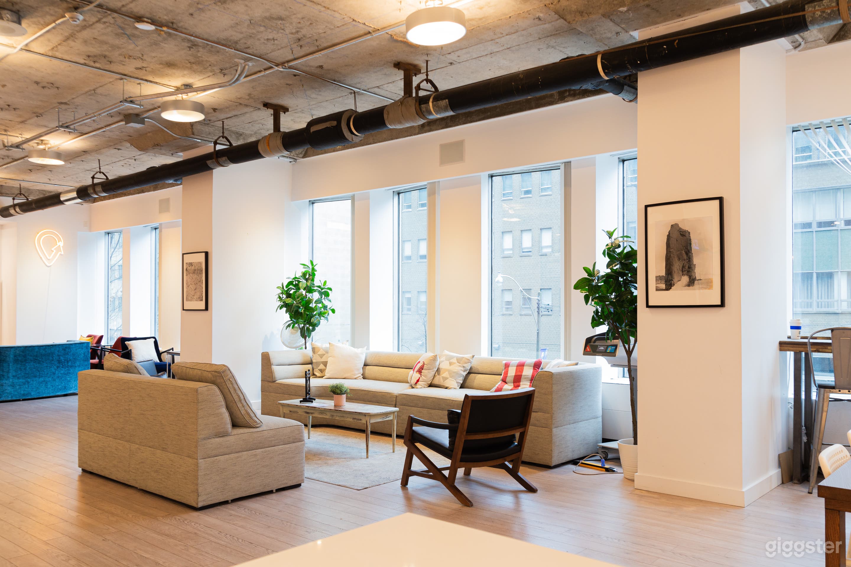 Versatile event space &amp; lounge l Downtown Toronto Photo 3