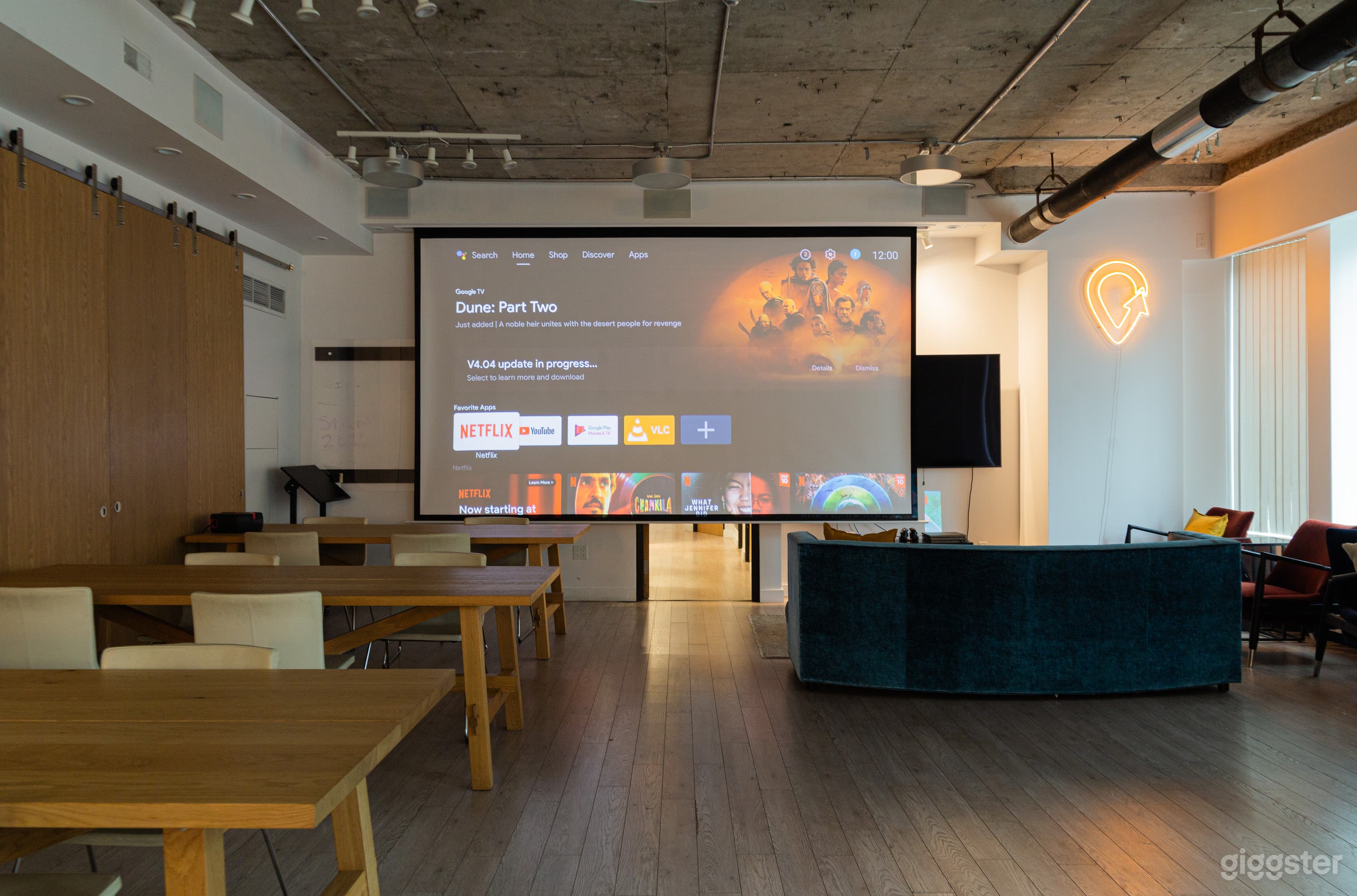 Versatile event space &amp; lounge l Downtown Toronto Photo 2