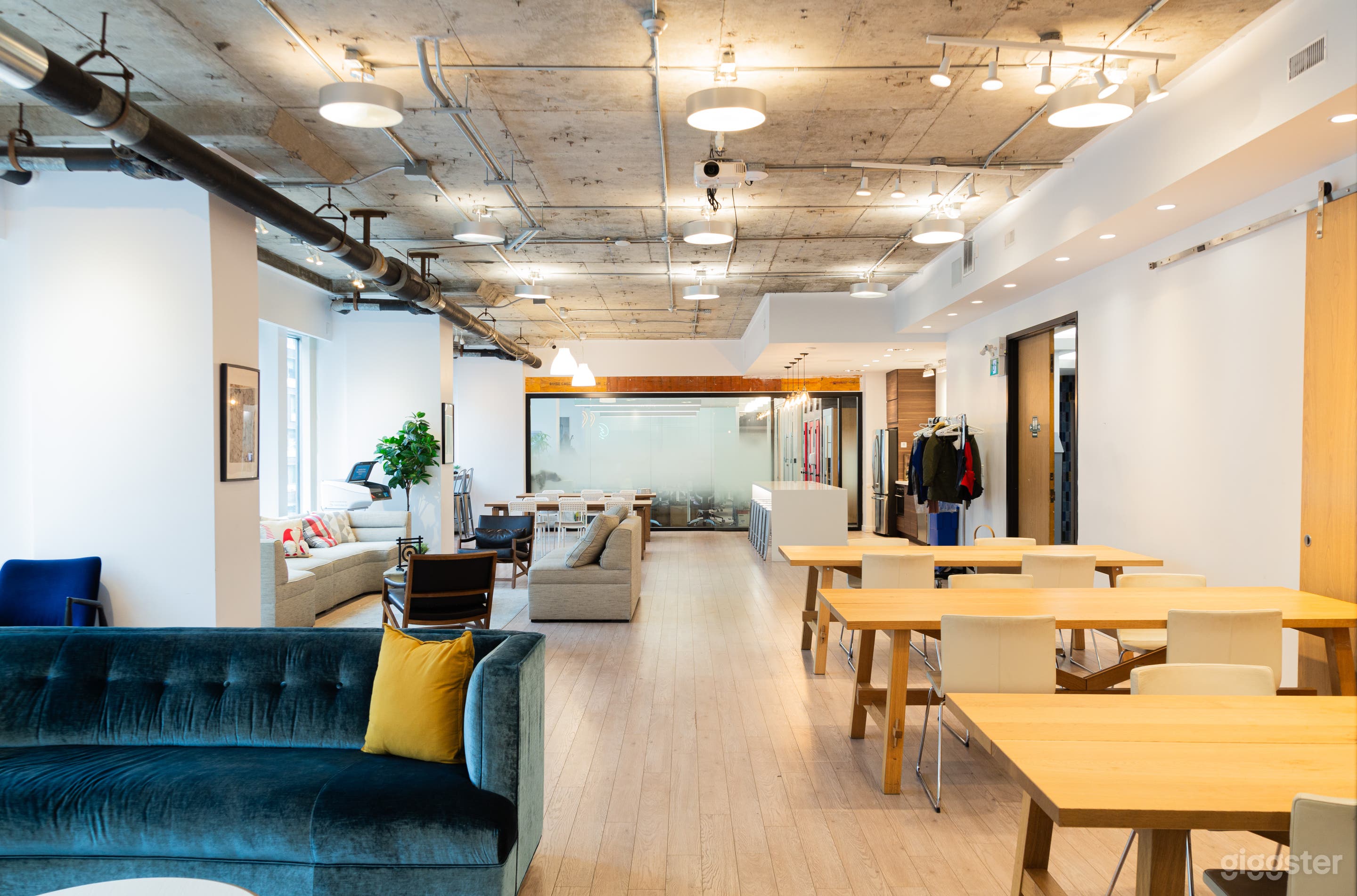 Versatile event space &amp; lounge l Downtown Toronto Photo 1