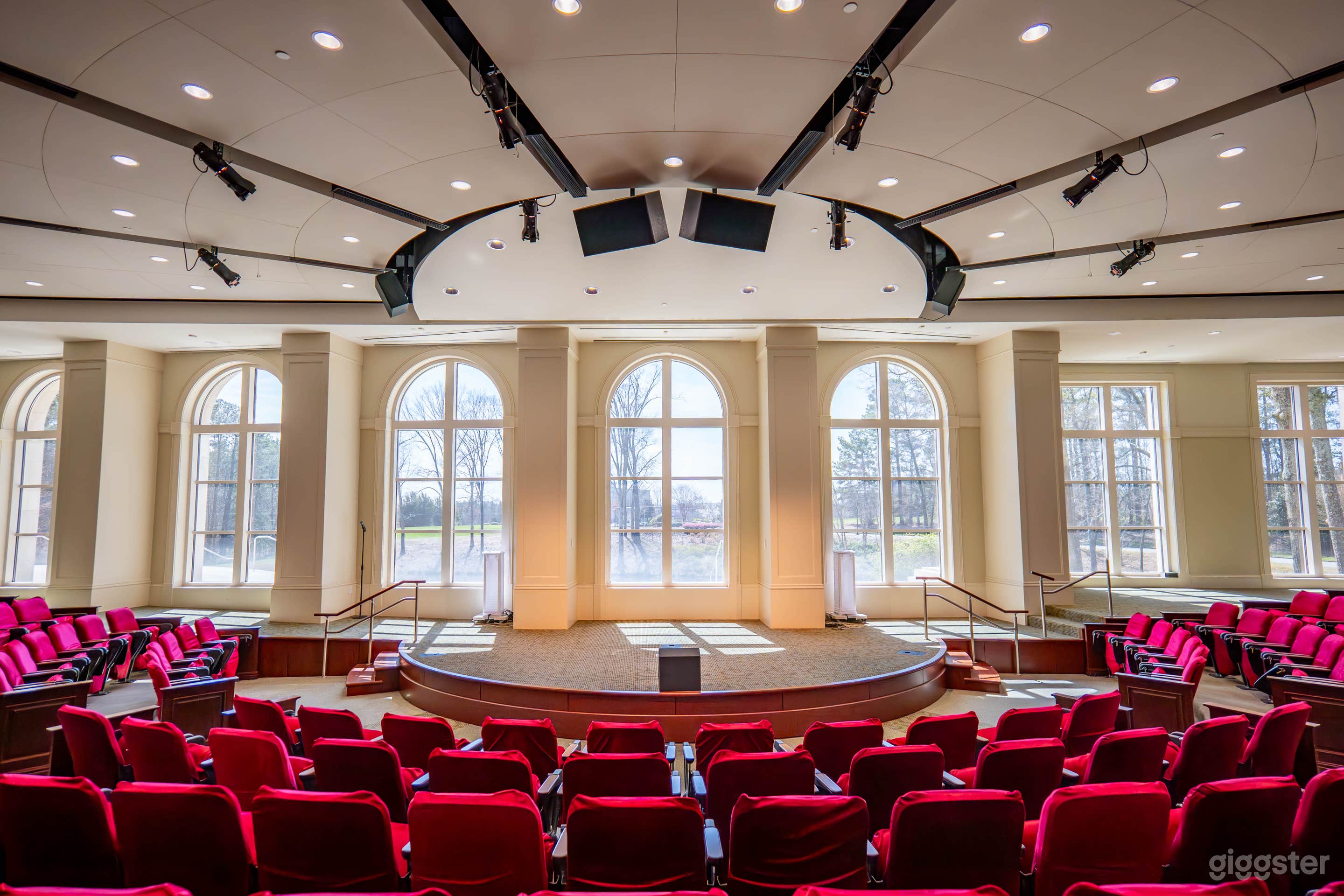 Auditorium With Screen Photo 2