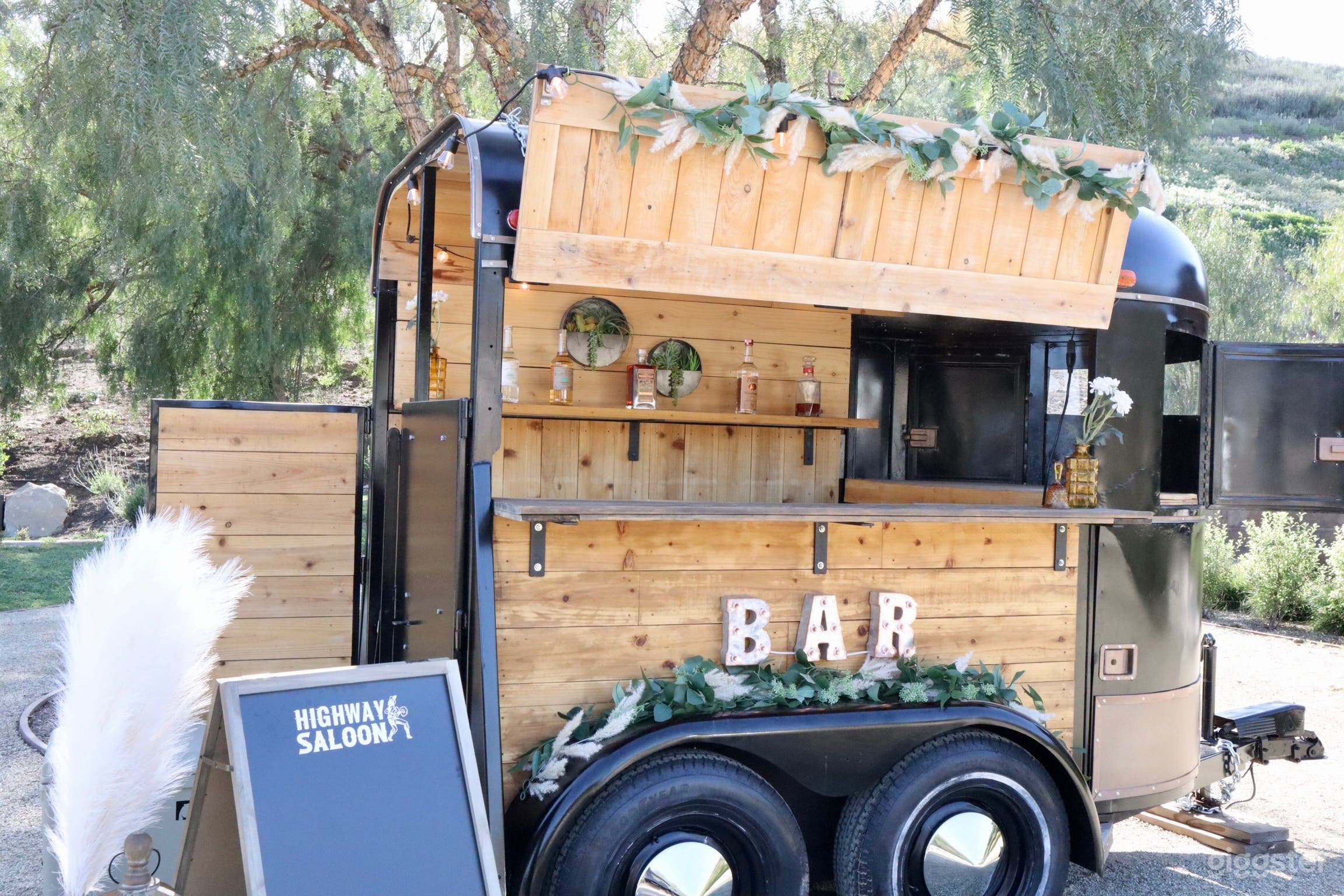 Highway Saloon Mobile Bar  Photo 2