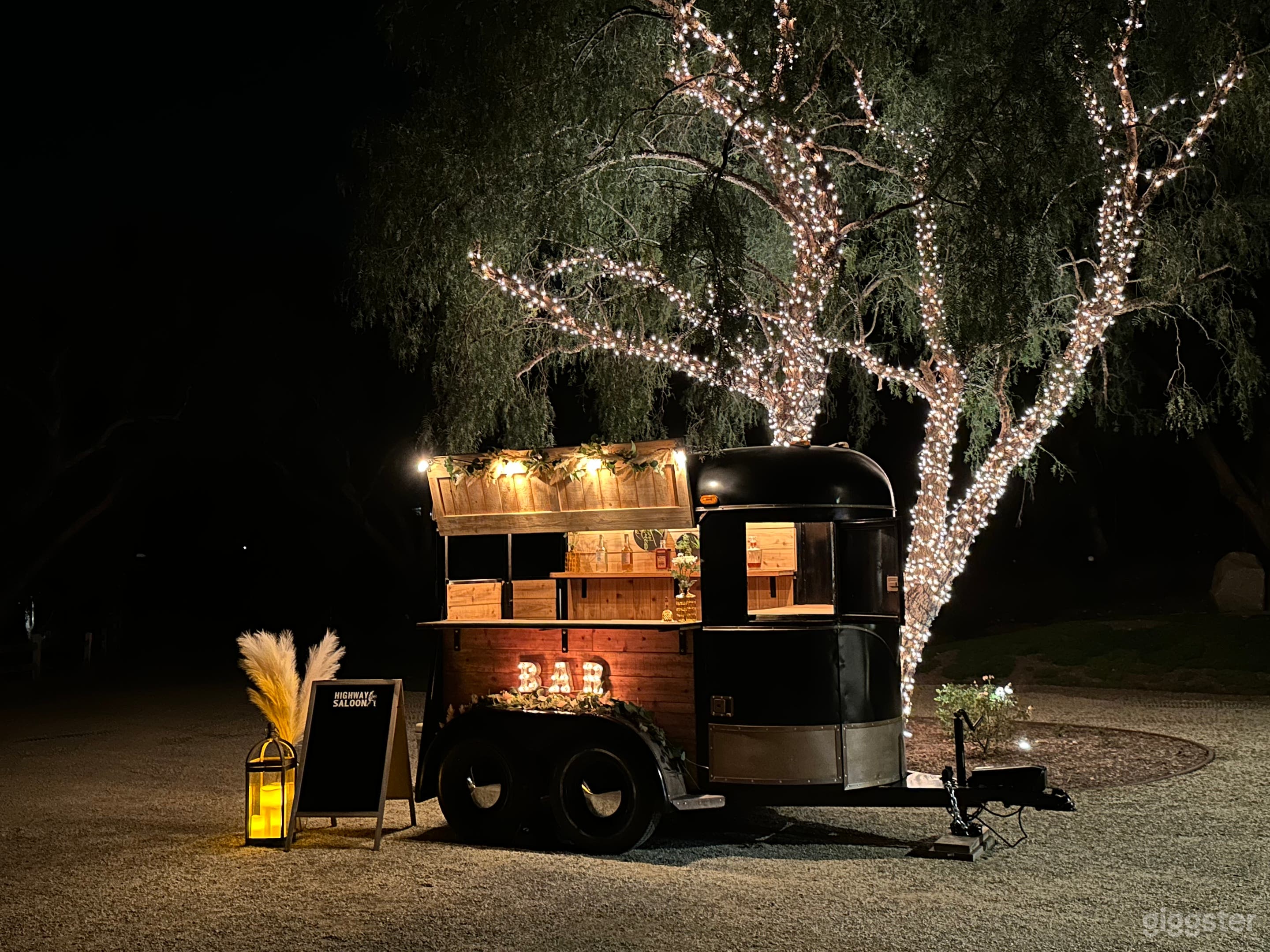 Highway Saloon Mobile Bar  Photo 3