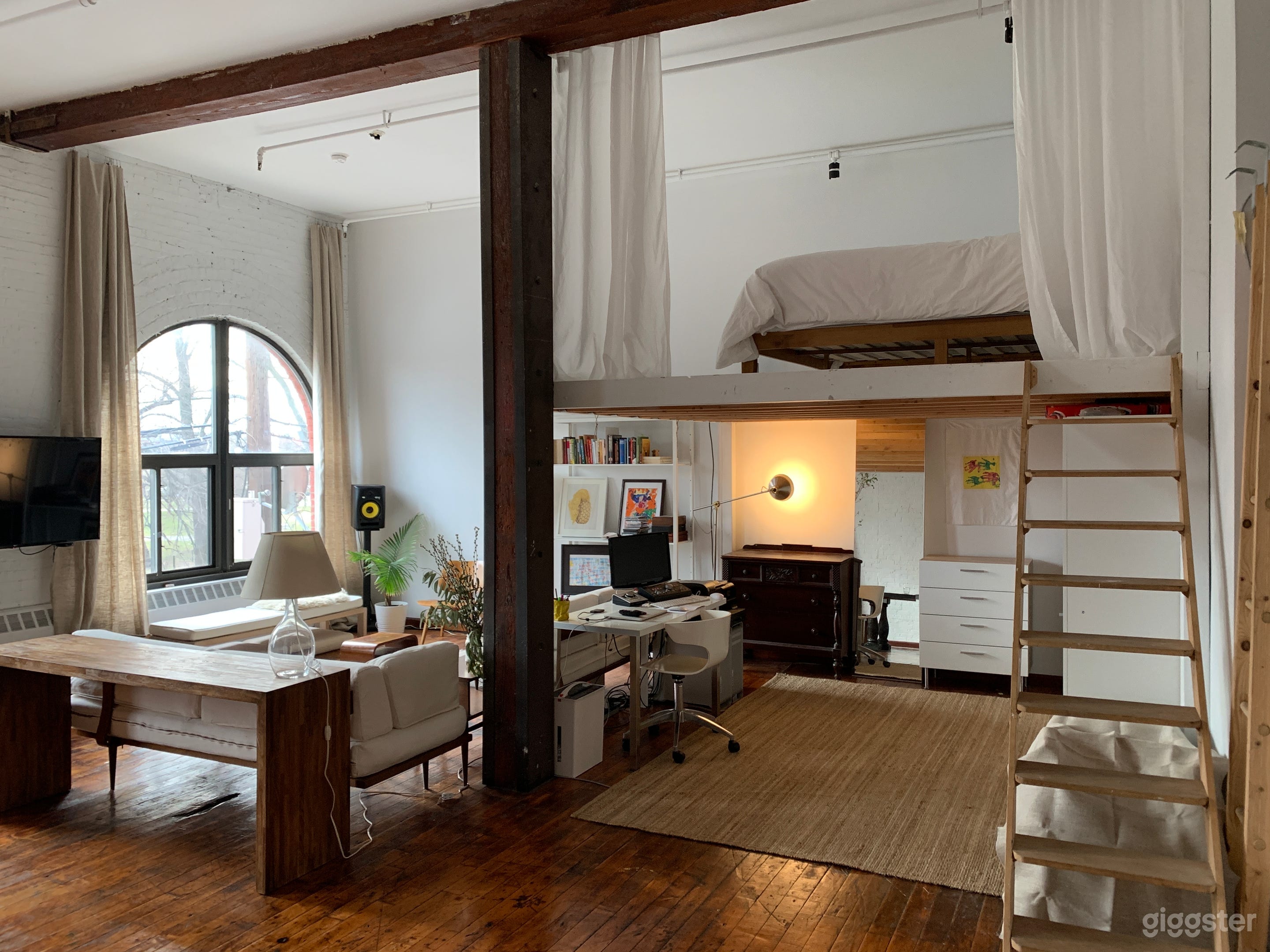 Arched windowed Loft in Brooklyn Photo 1
