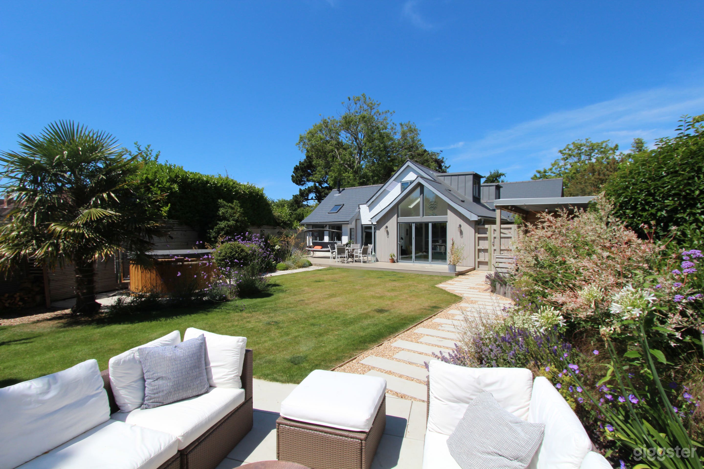 House with pool near beach Photo 3