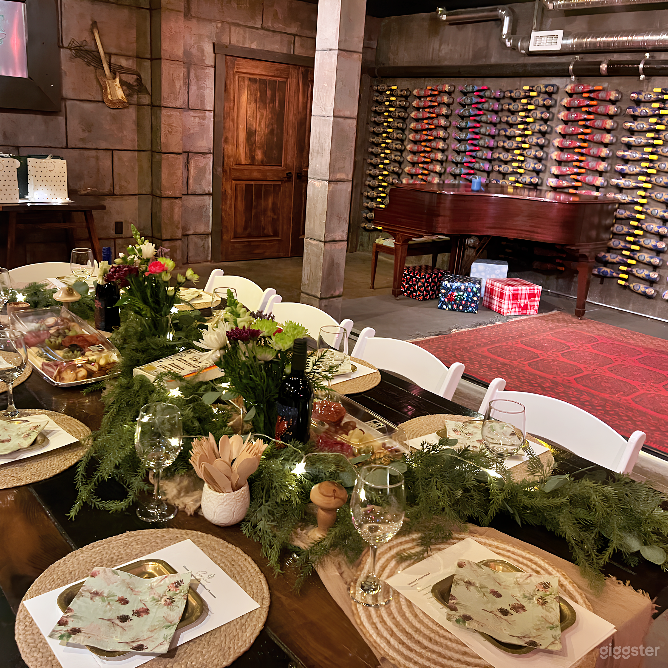 Underground Speakeasy Lounge Photo 4