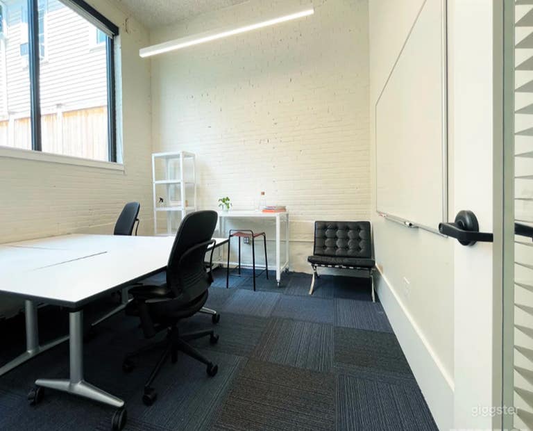  Dramatic Sun-Drenched Coworking Space 