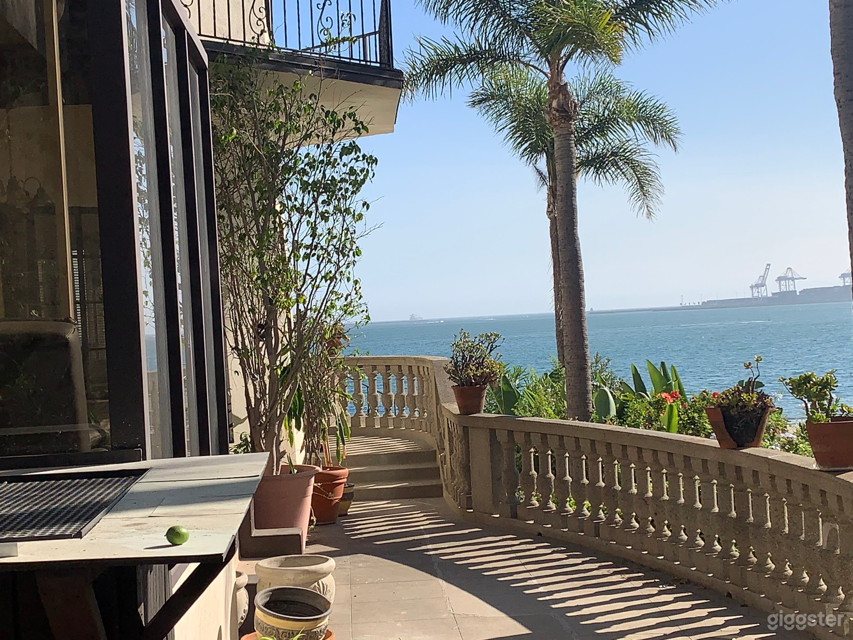 Historic place with a Gorgeous front beach view Photo 4