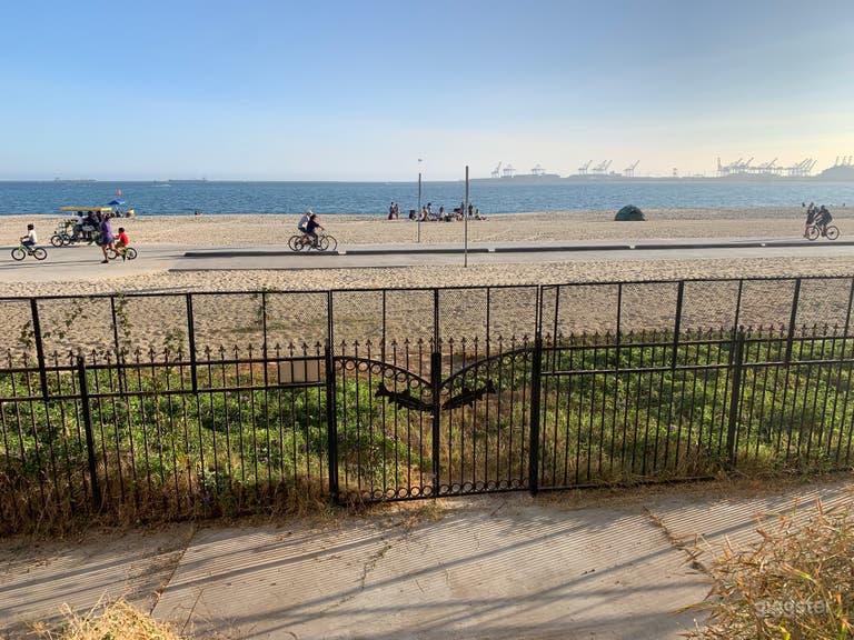  Historic place with a Gorgeous front beach view 