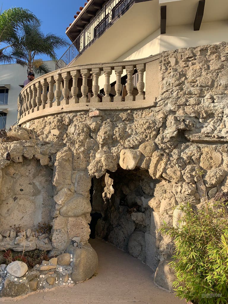  Historic place with a Gorgeous front beach view 