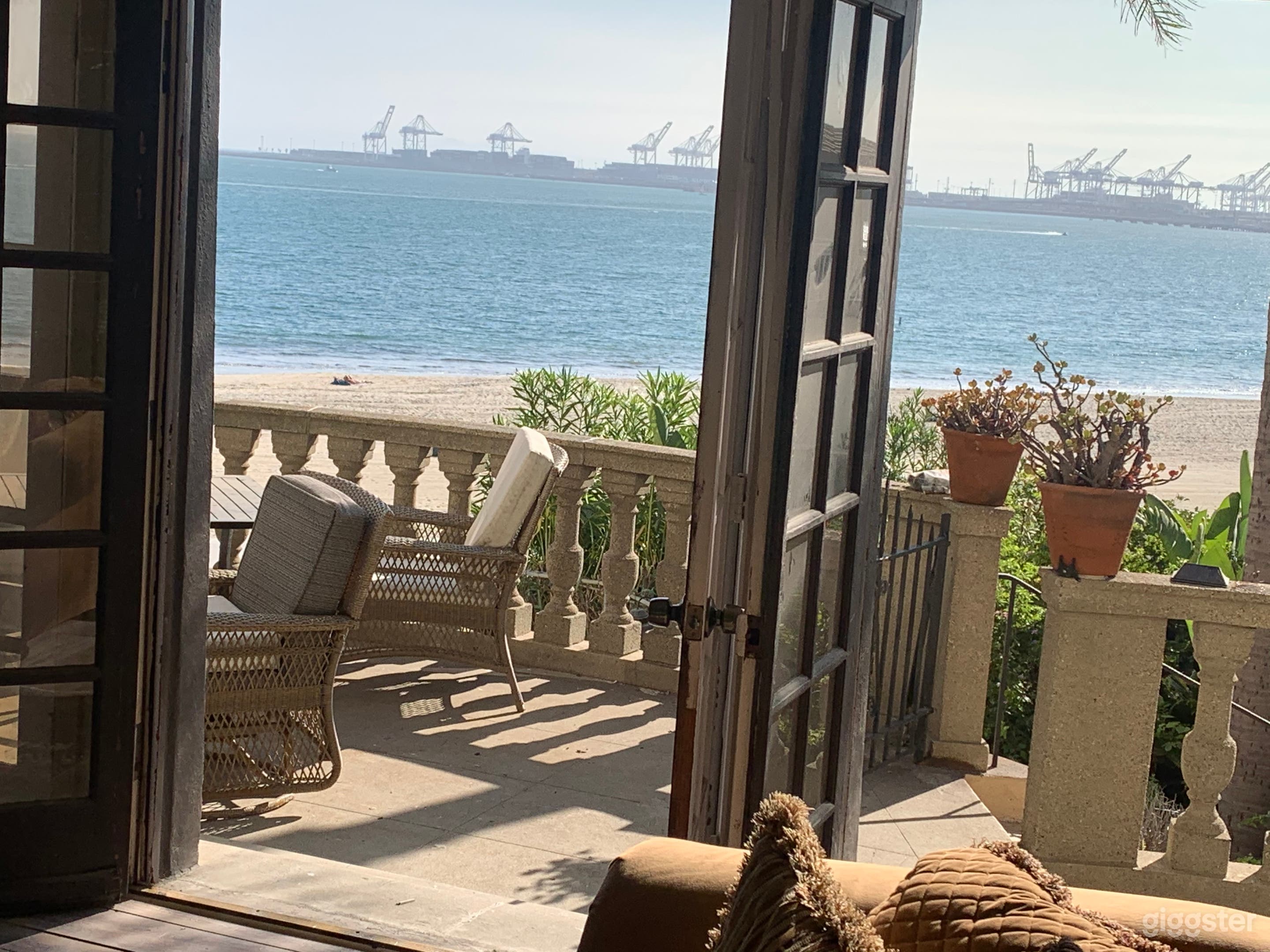 Historic place with a Gorgeous front beach view Photo 1