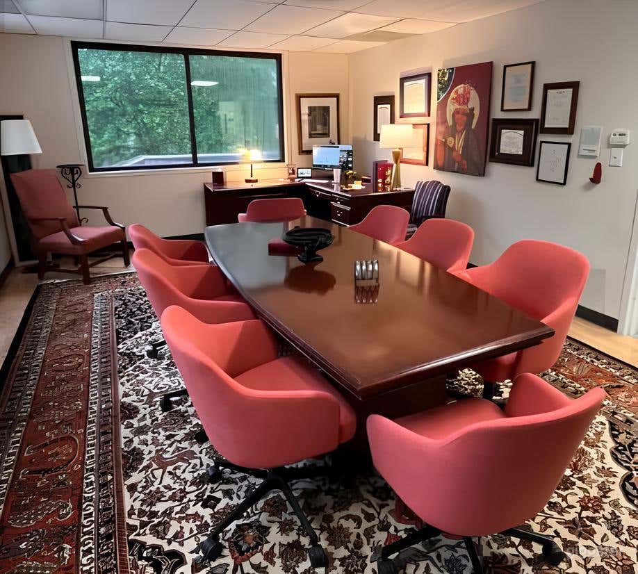 Bright Conference Room Photo 2