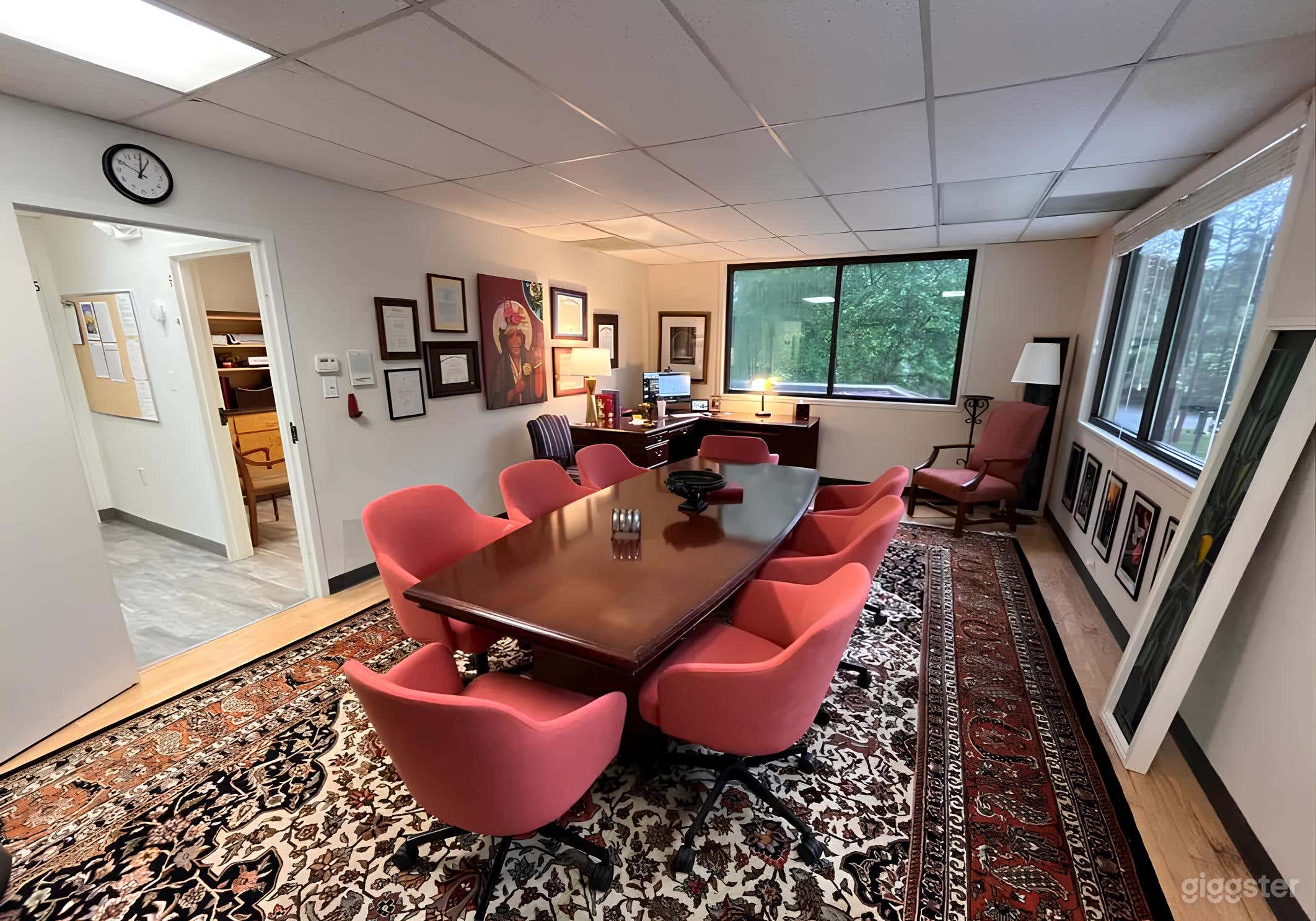 Bright Conference Room Photo 1