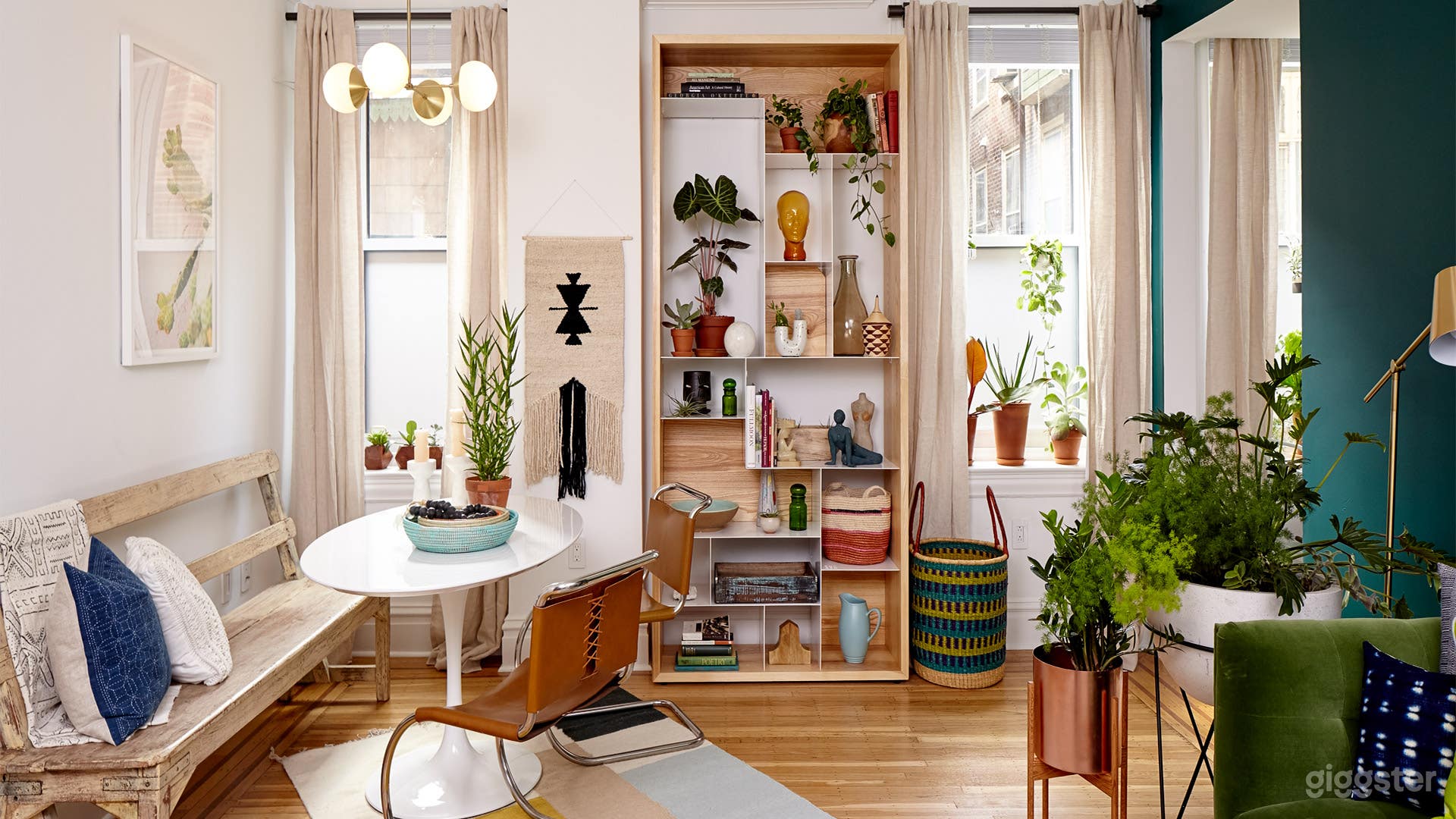  Bohemian One Bedroom in Center City Philadelphia Photo 1