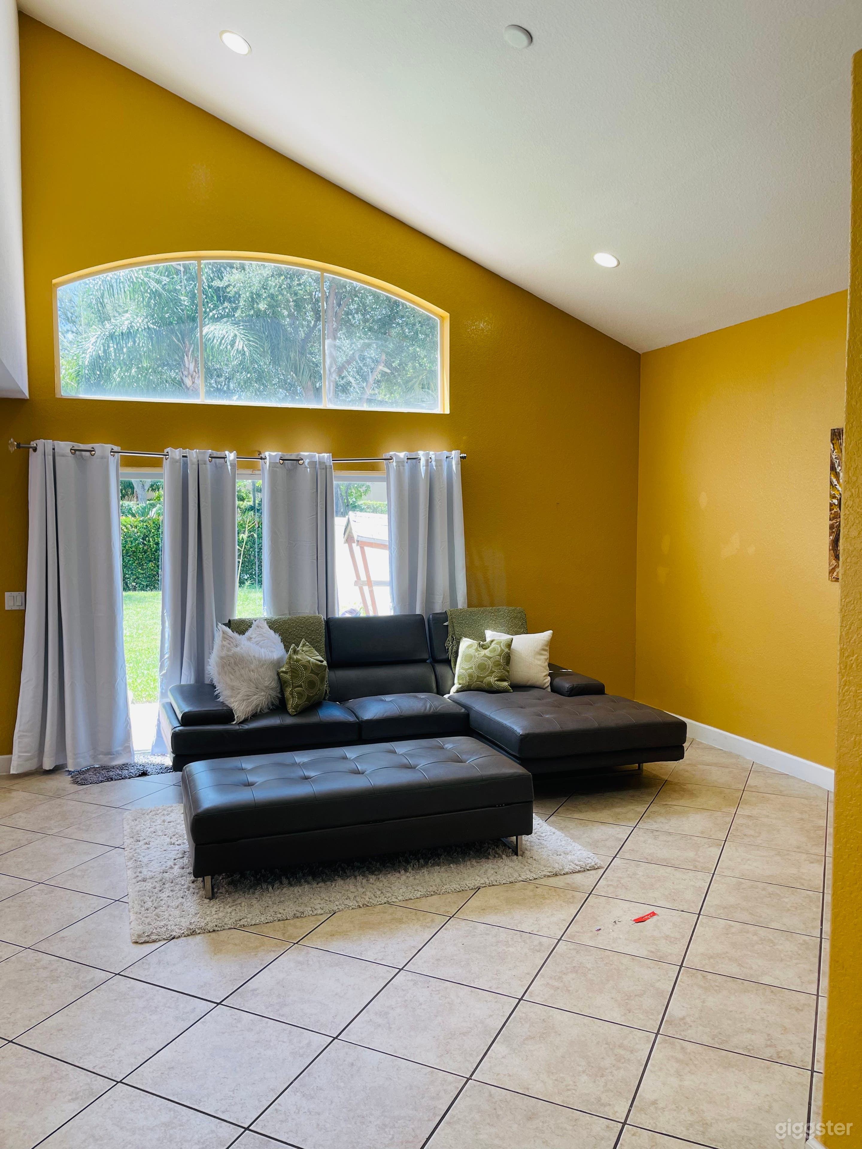 Elegant home perfect for celebrating any occasion Photo 1