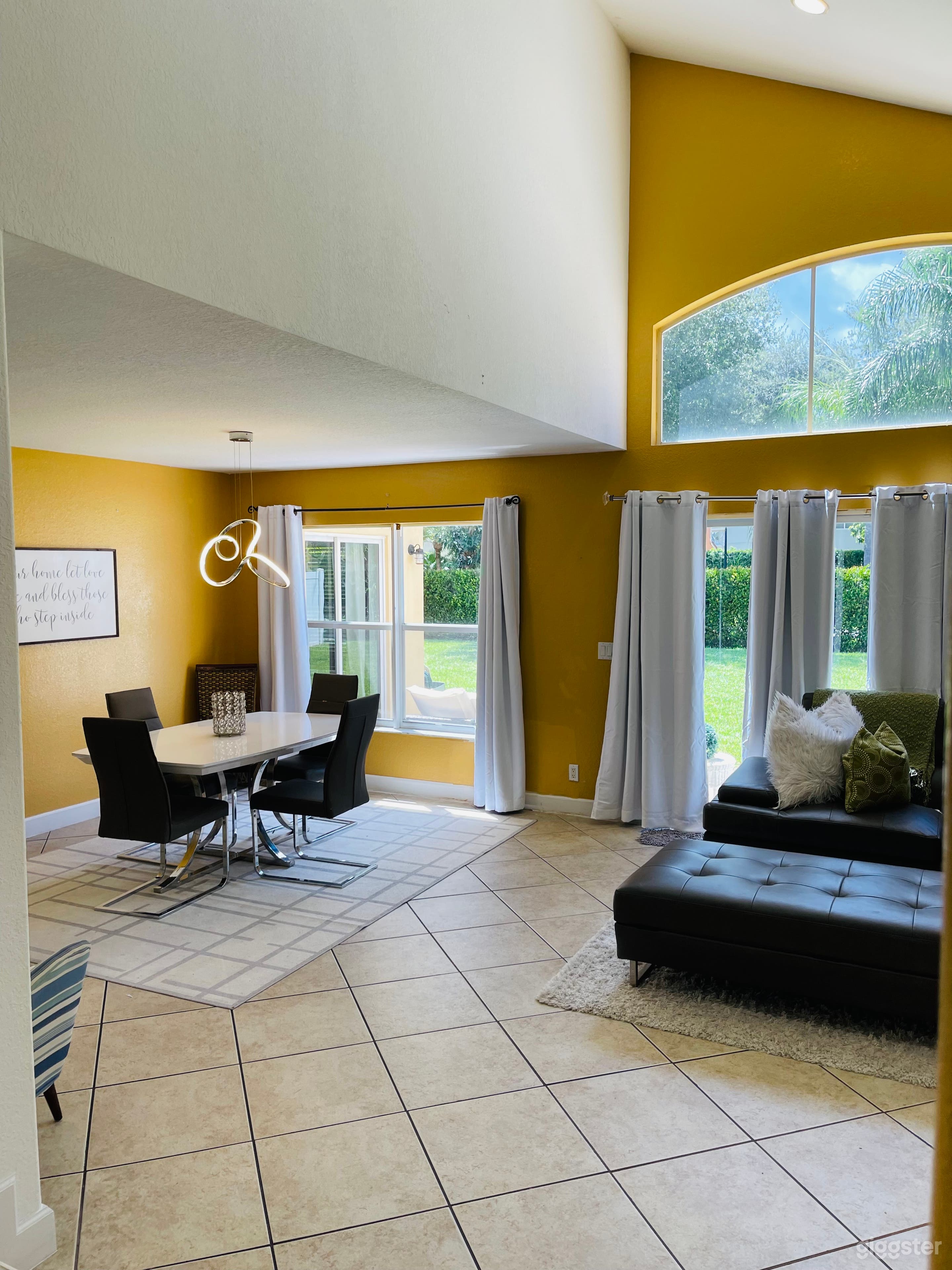 Elegant home perfect for celebrating any occasion Photo 3