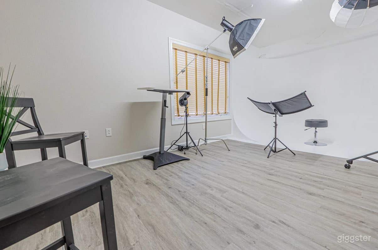 VERSATILE PHOTOGRAPHY STUDIO Photo 4