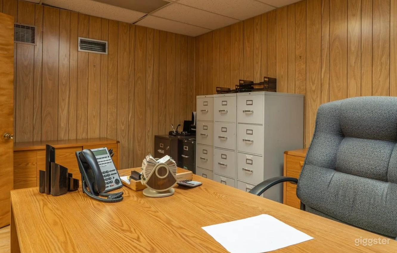 1970's Building with Vintage Office Setting Photo 3