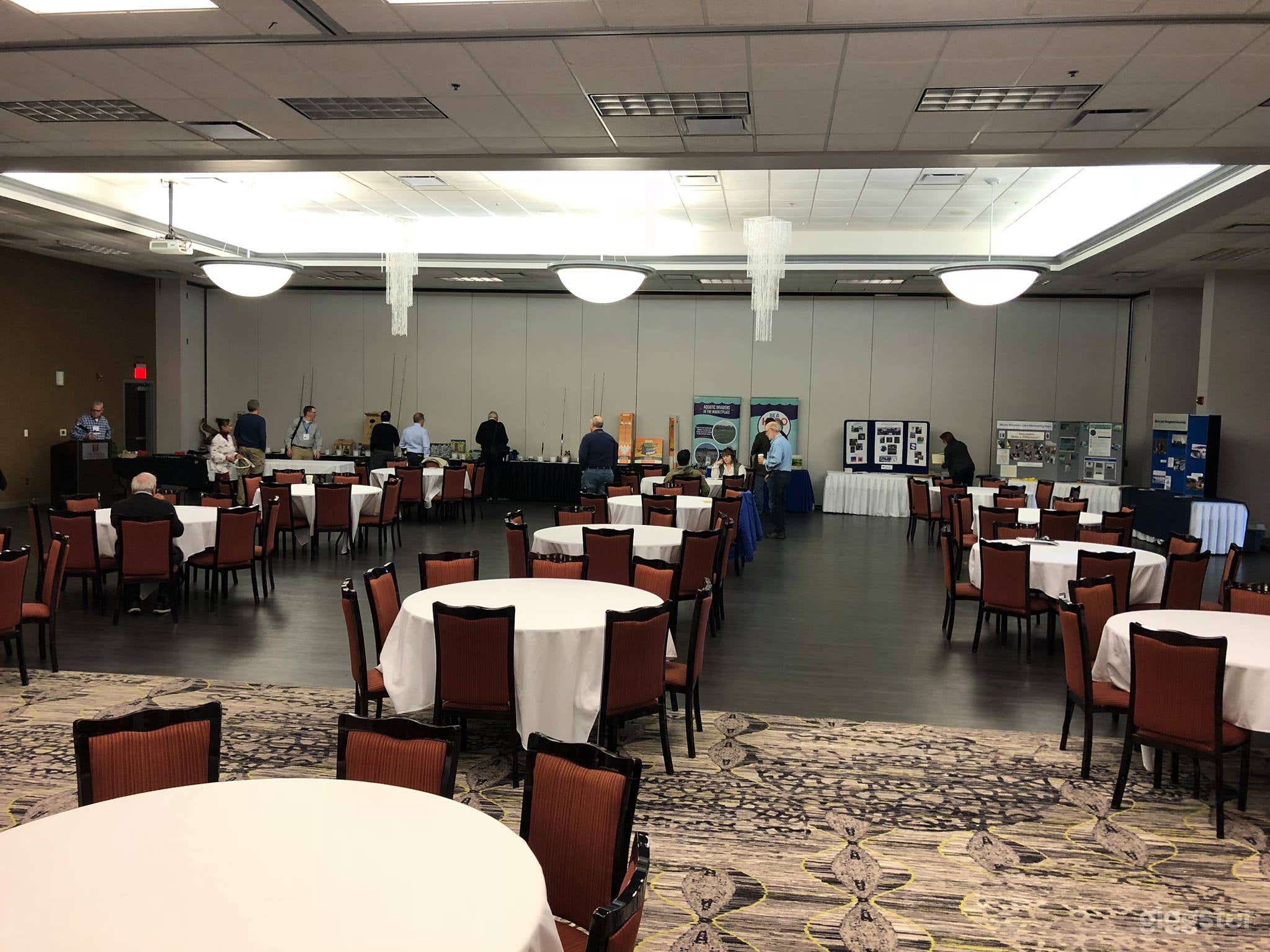 Elegant Banquet Ballroom in Bloomington Photo 1