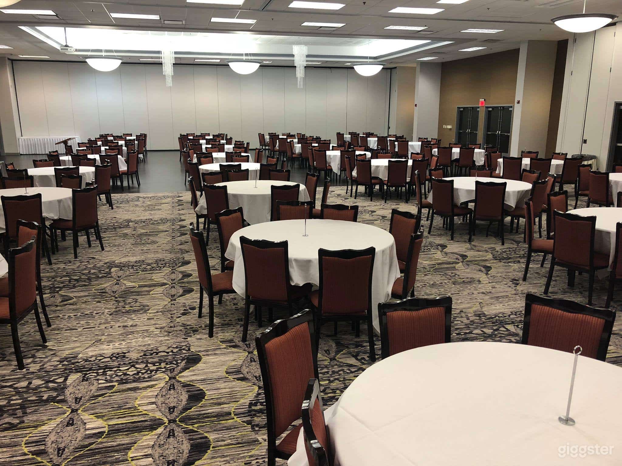 Elegant Banquet Ballroom in Bloomington Photo 4