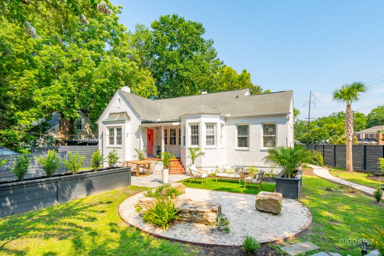  The Southern Zen™ front exterior with blue stone patio and artificial turf for entertaining and a Japanese inspired Zen garden including relaxing water features. 