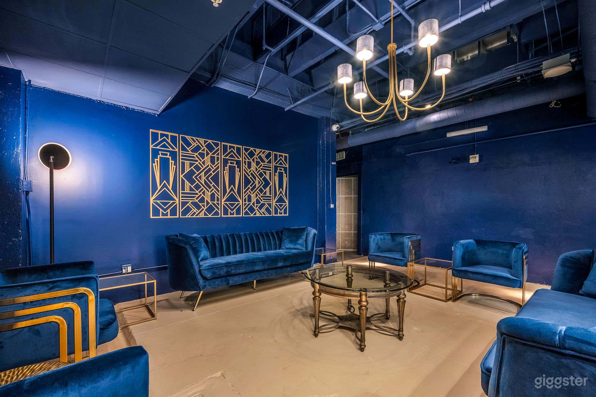 Art Deco Green Room with Dressing Suites Photo 2