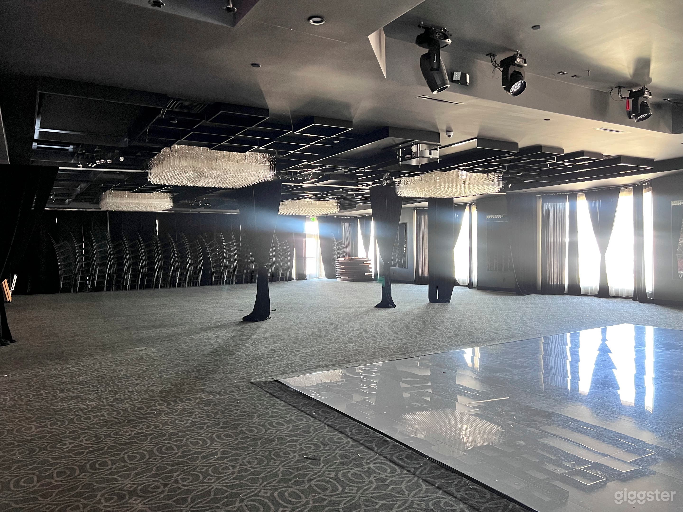 Beautiful Venue and Bar Photo 4