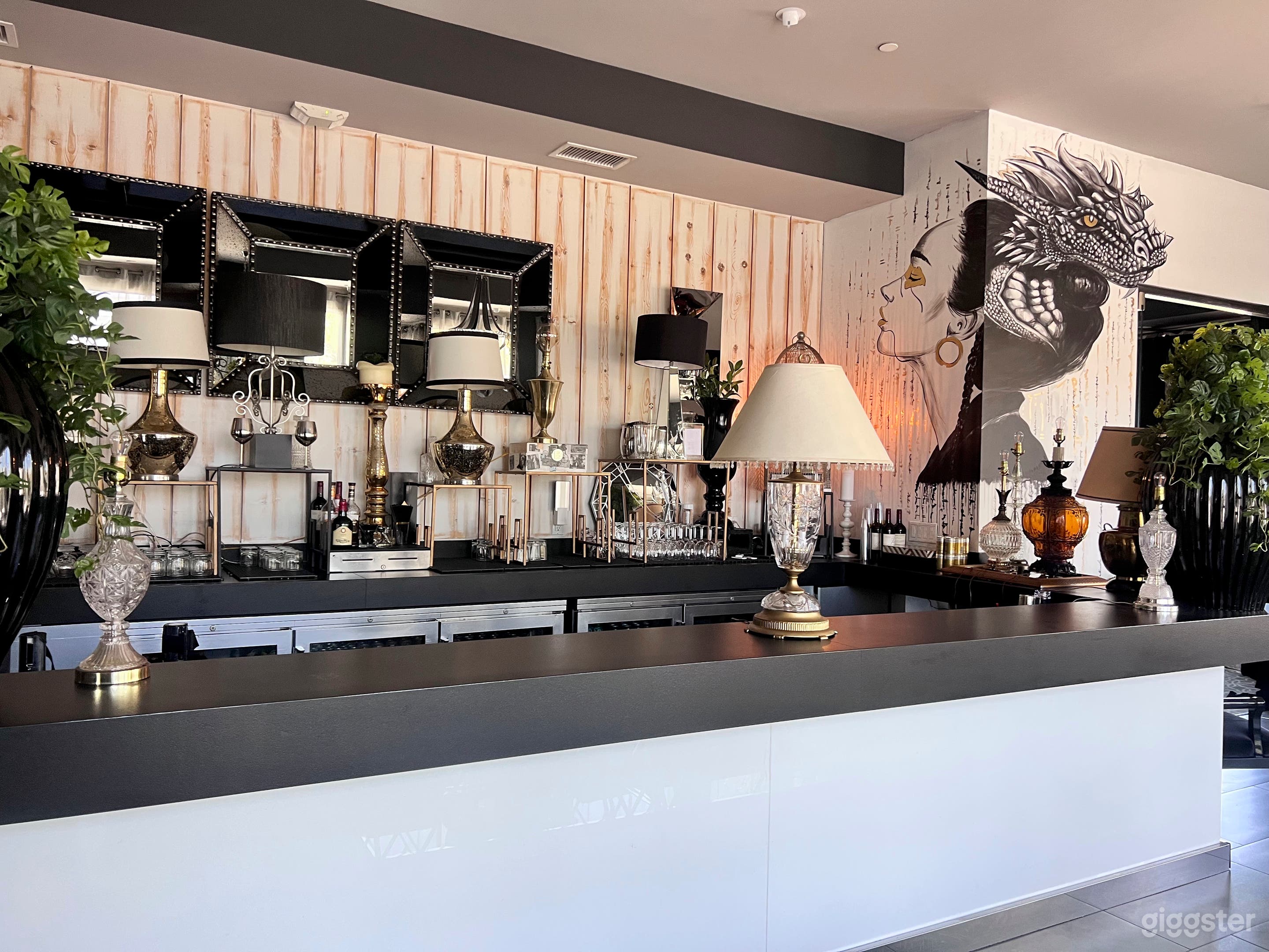 Beautiful Venue and Bar Photo 3