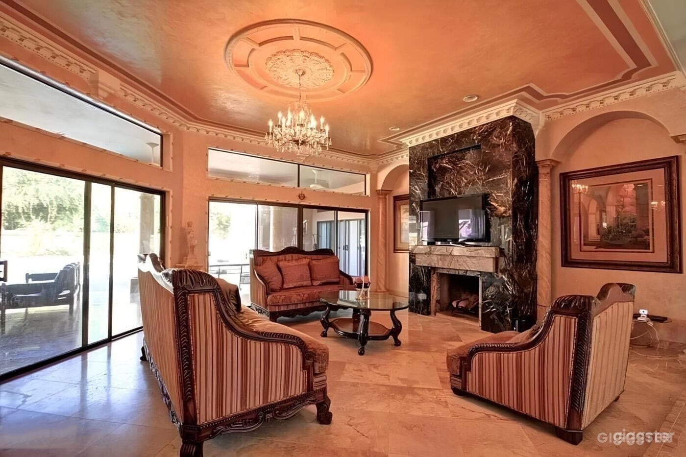 Grand Luxurious Estate Photo 4