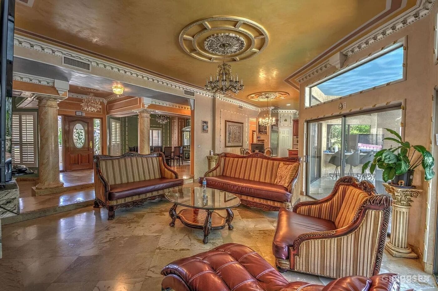 Grand Luxurious Estate Photo 2