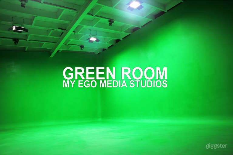  The Emerald Aurora Suite @ My Ego Media Studios is a spacious green room designed for special effects and virtual backdrops, providing the perfect gateway into a new reality.
www.MyEgoMedia.co.uk 