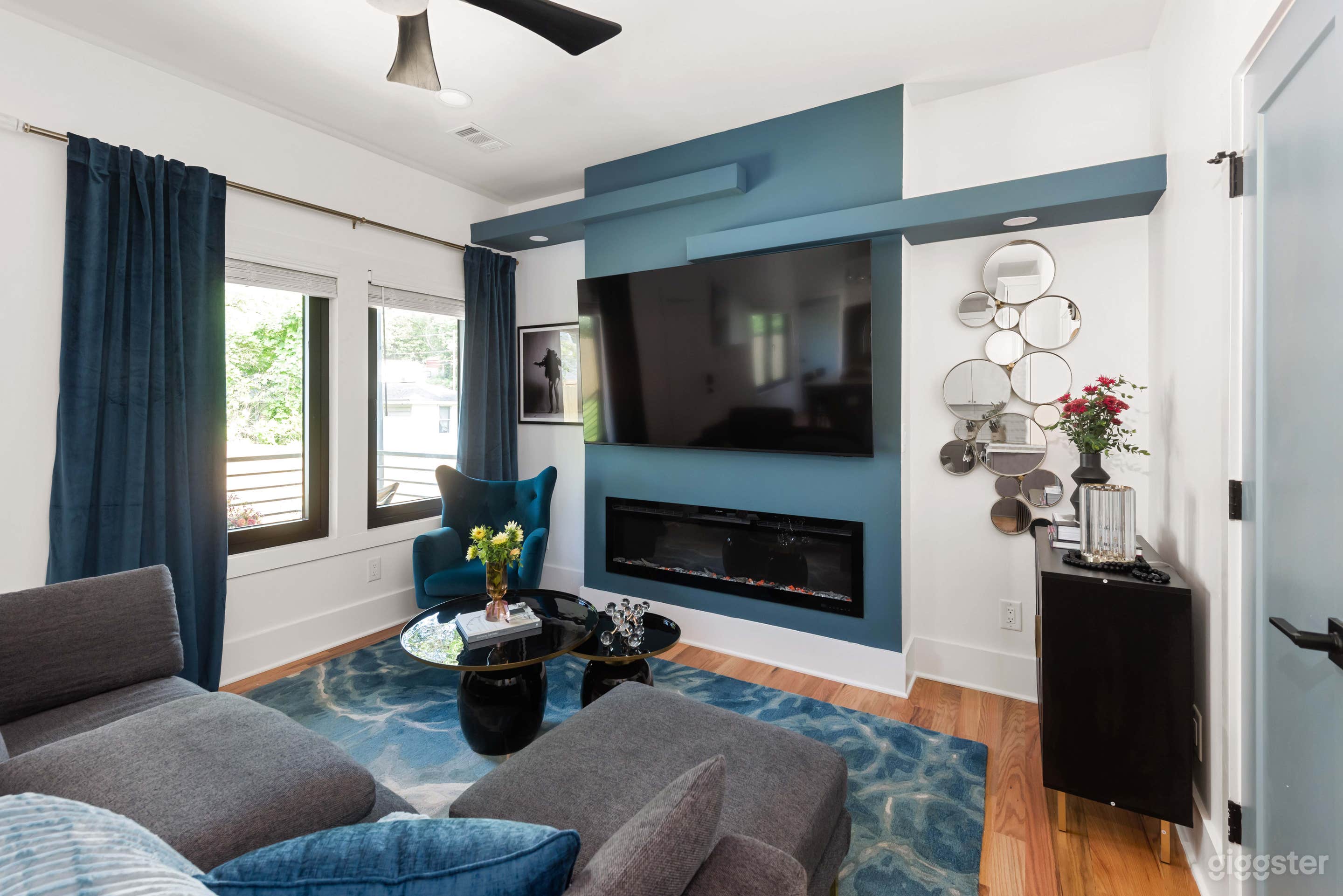 Blue Burrow - NEW! Artsy Designer Carriage House Photo 2