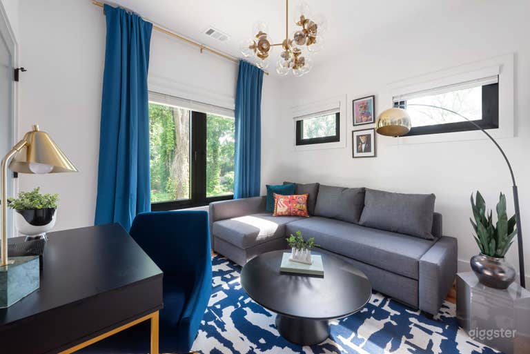  Blue Burrow - NEW! Artsy Designer Carriage House 