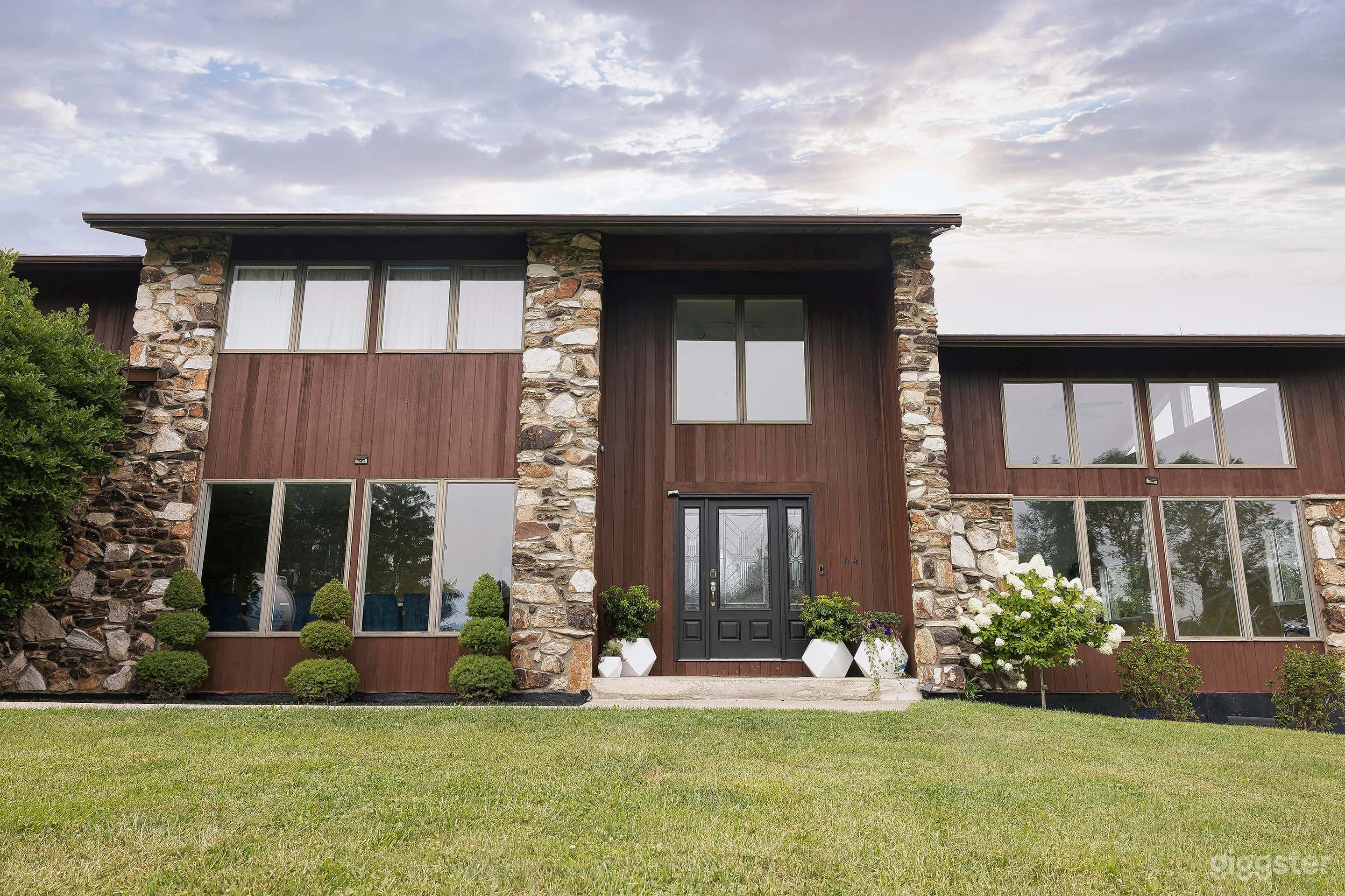 Mountainview Estate with firepit pool garden Photo 1