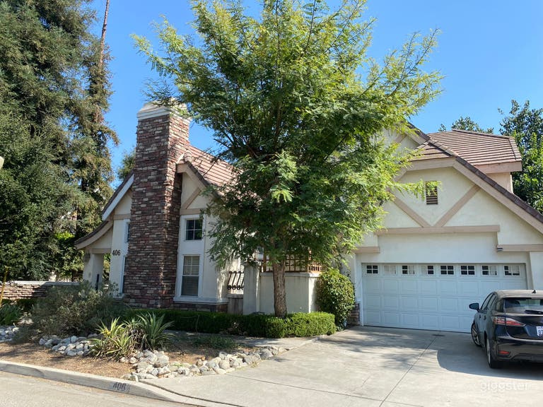  Two-story family home located at the front end of a private cul-de-sac.  Plenty of parking available on the adjacent street.  Close to restaurants and shopping. 