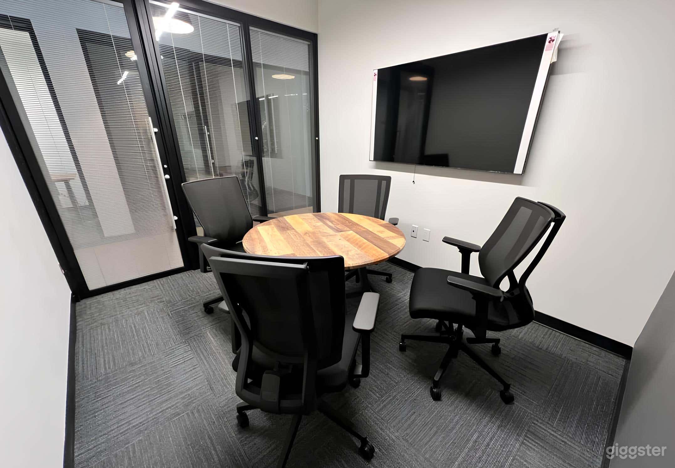 Private Professional Meeting Space for 5 people Photo 1